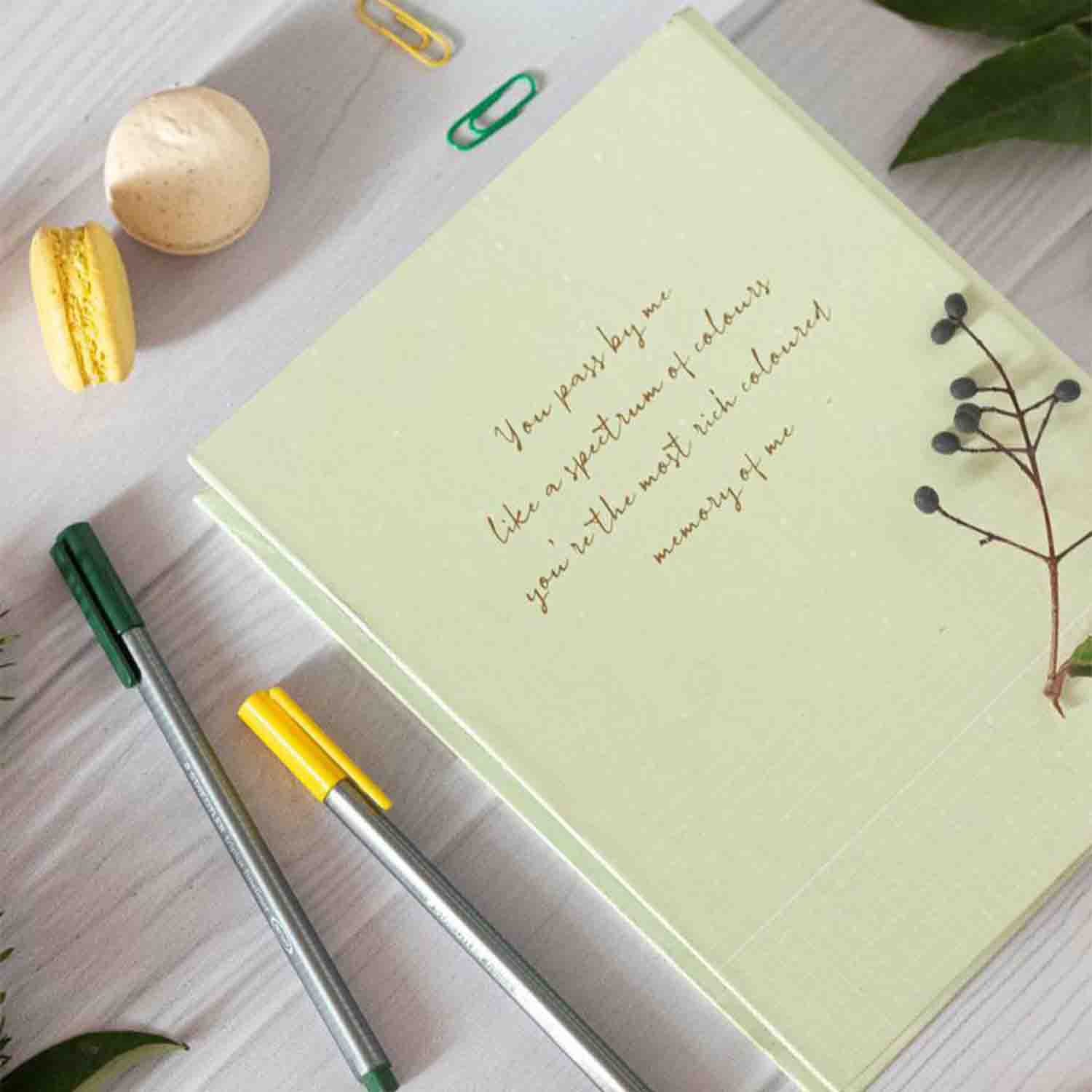 دفترکلاسوری20حلقه100برگ قفل فلز(کاغذ رنگی)برگ سری کیوت پالت کد71508