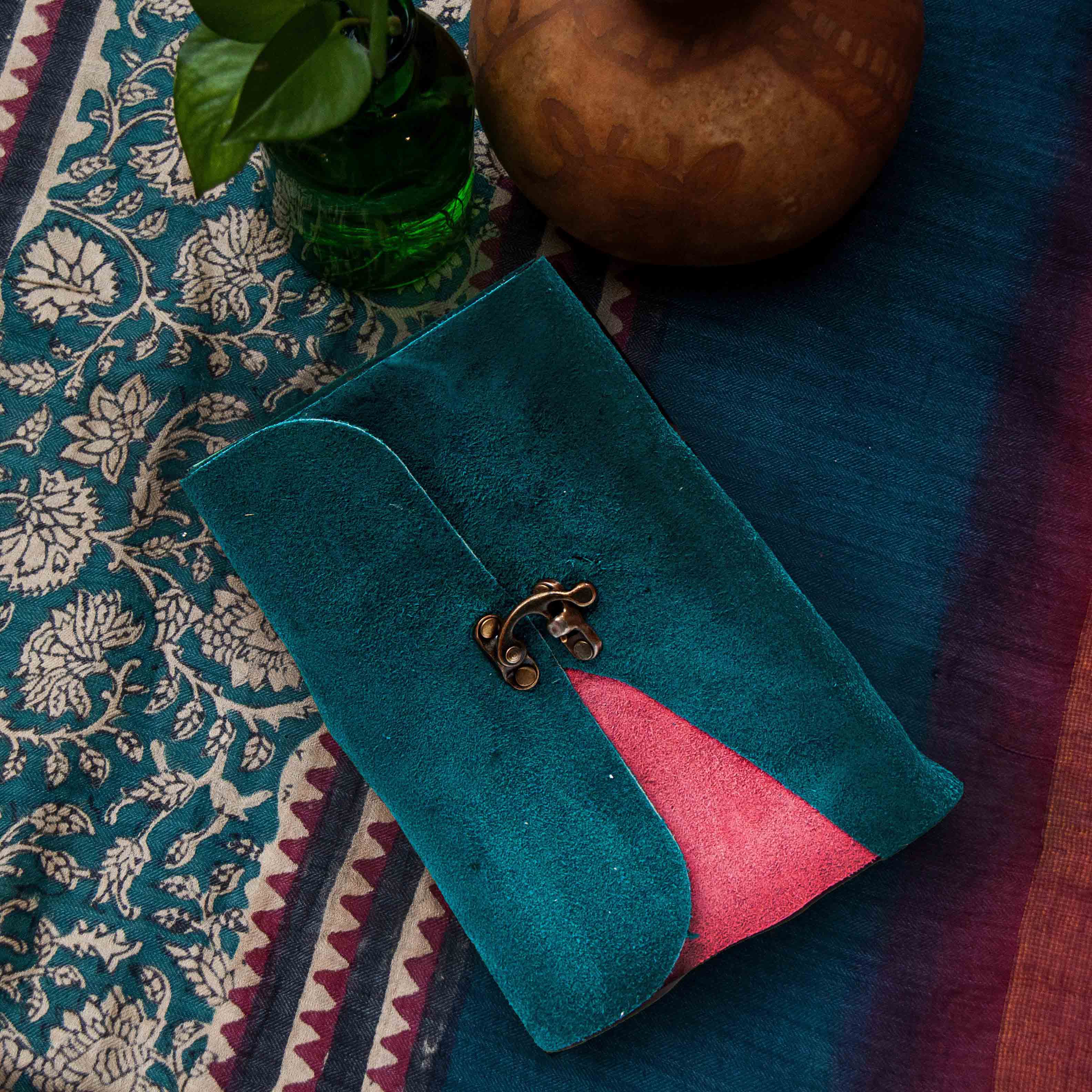 سررسید خانومچه چرم سایز17*12حوض نقره سال1405